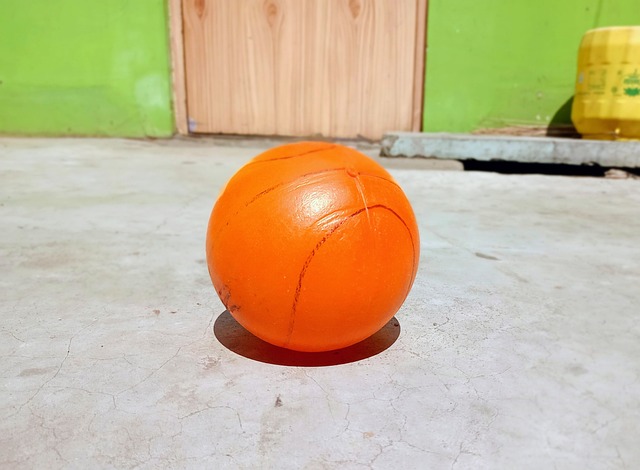 勇士6人联手狂胜马刺，全队148分震撼比赛收官.